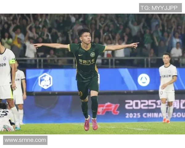 王钰栋精彩内切射门助力球队逆转胜利展现超凡球技