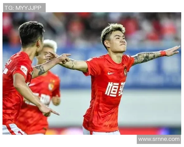 杨立瑜精彩破门得分助力球队逆转胜利展现超强实力