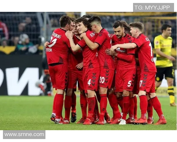 弗赖堡惨败多特蒙德，场面混乱失利无助保级形势